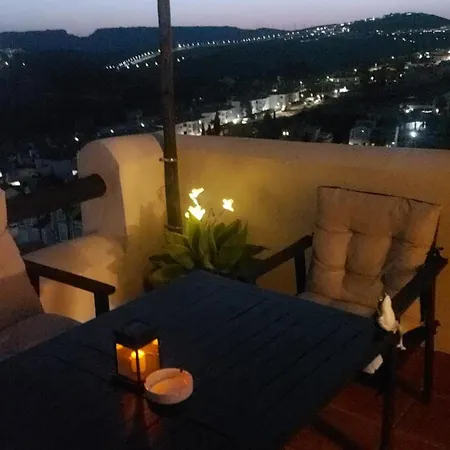 Apartment Heaven's Door